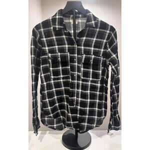 Hollister Women's Black and White Plaid XSmall Button-up Collared Shirt
